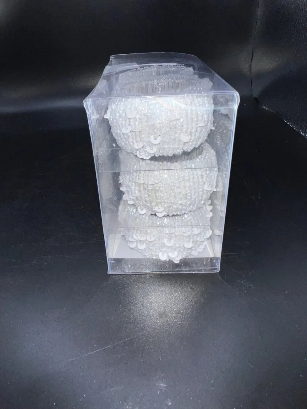 Cynthia Rowley New York Set Of Six White Beaded Napkin Rings In Clear Box Elegan